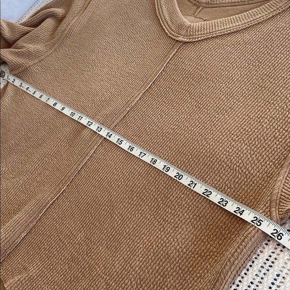 Aerie Big Hug V-Neck Waffle Sweatshirt in a brown/camel/tan Oversized Small - Picture 10 of 11